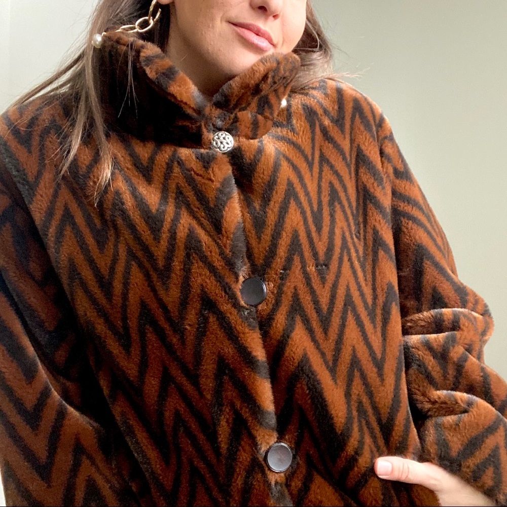 VINTAGE Oversized ZIGZAG Coat - Picture 6 of 16